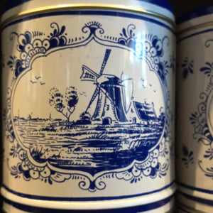Delft Blue Tin with a 8 package Stroopwafel